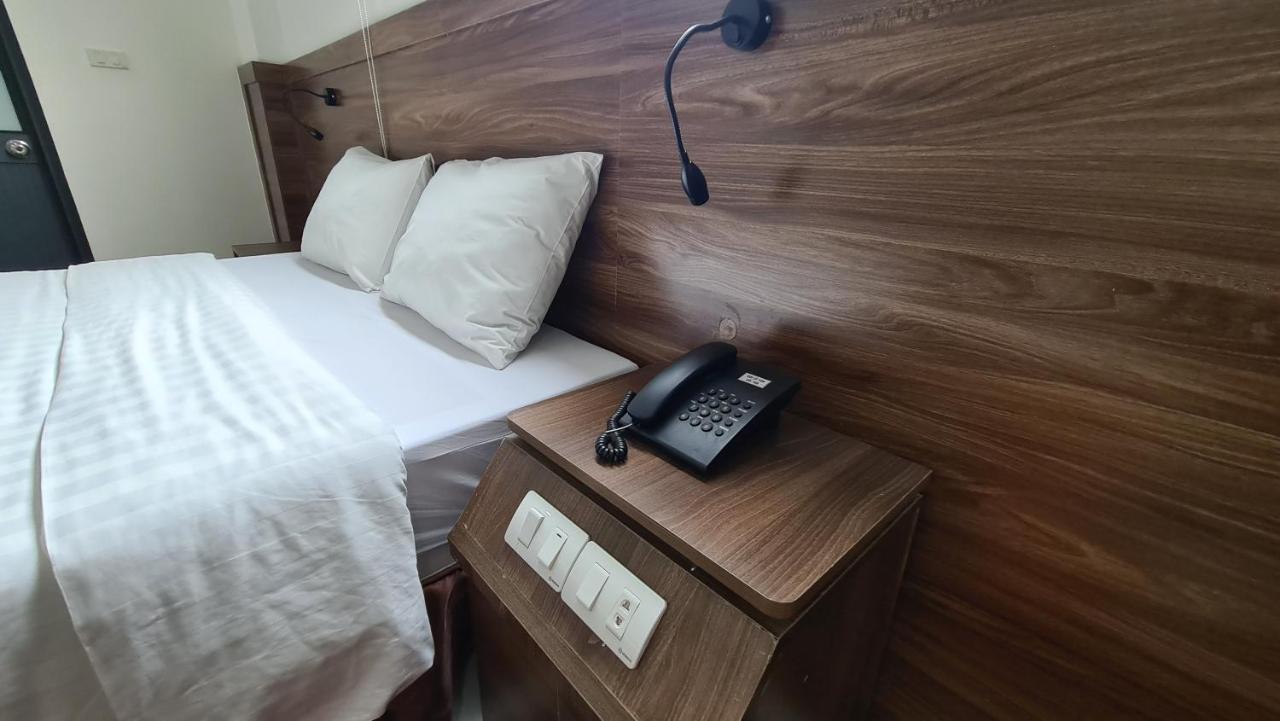 Thanh Hang Hotel Near Emerald My Dinh Hanoi Bagian luar foto